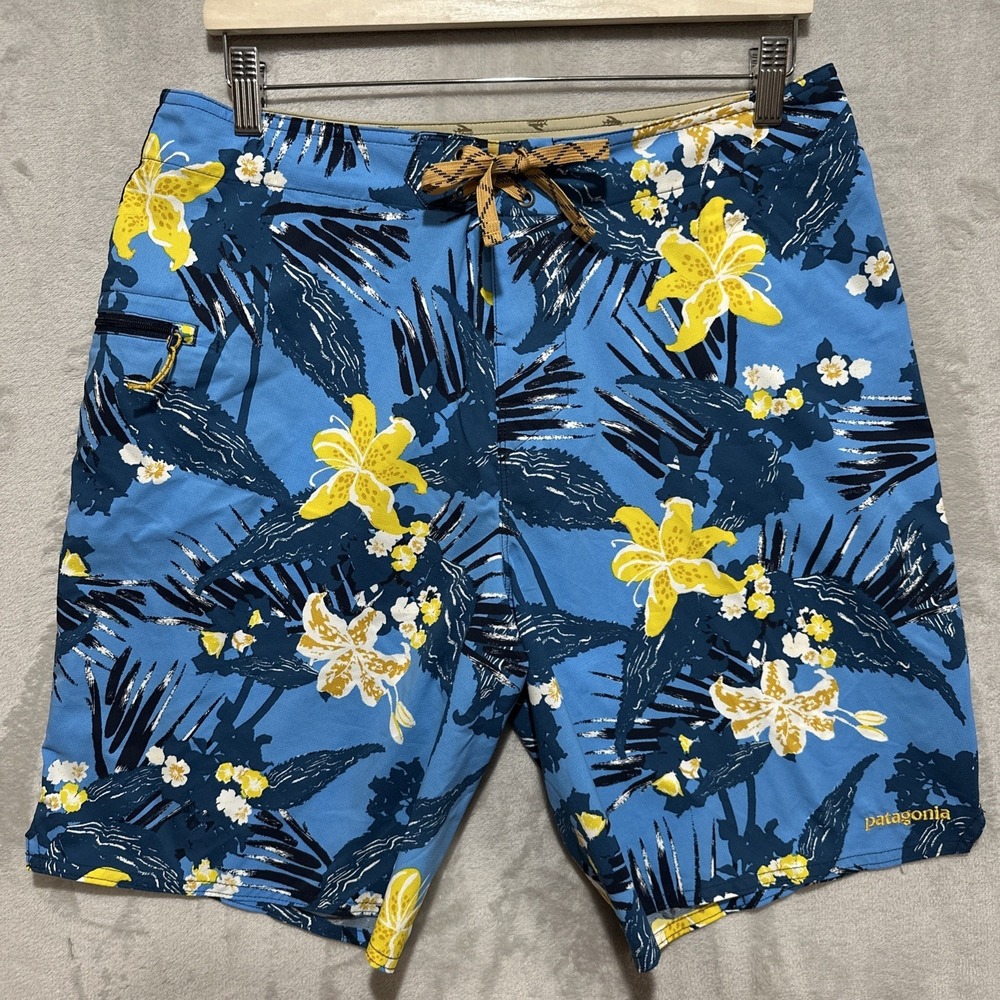 Patagonia Stretch Planing Board Shorts Men's 33 Blue Floral Drawcord Zip Pocket